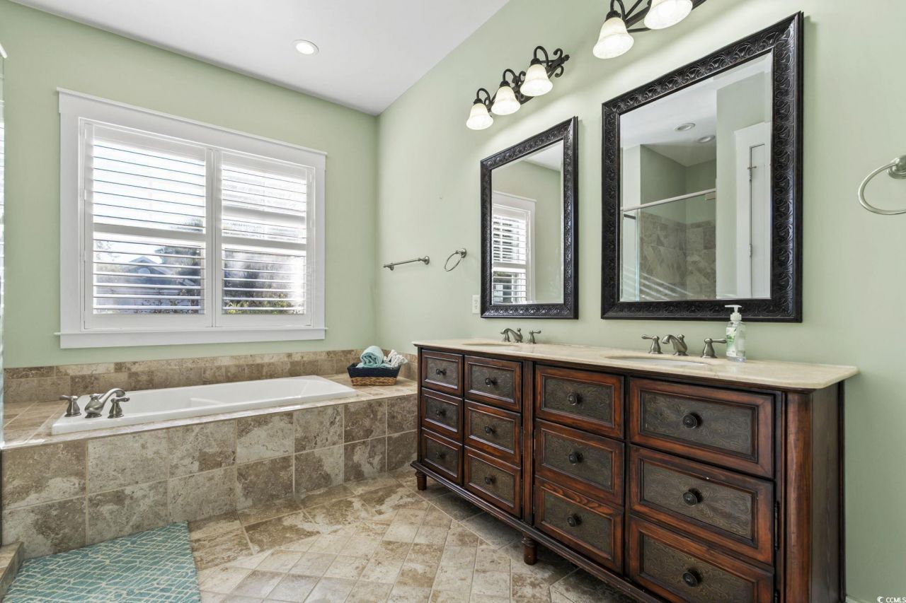 494 Banyan Place Photo 18