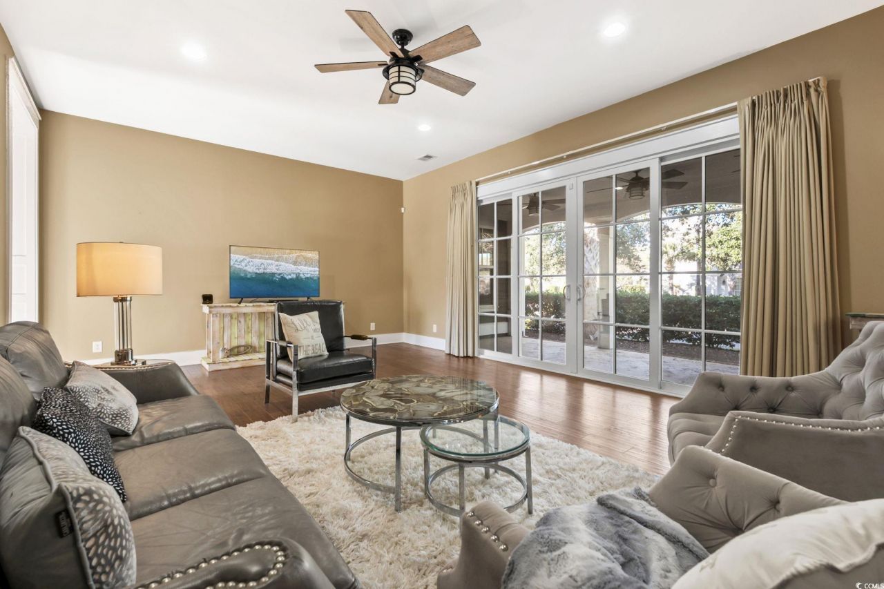 494 Banyan Place Photo 6