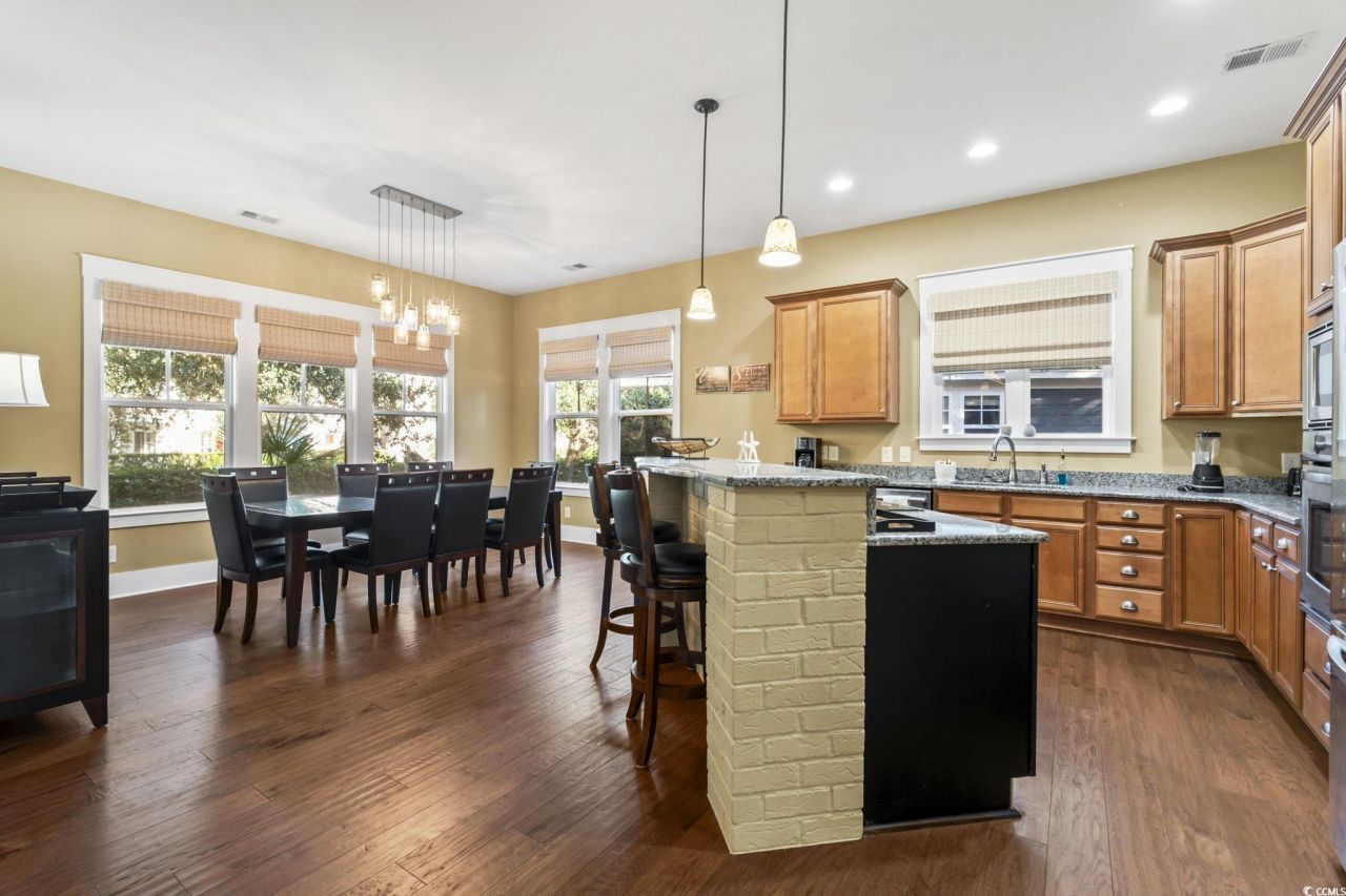 494 Banyan Place Photo 8