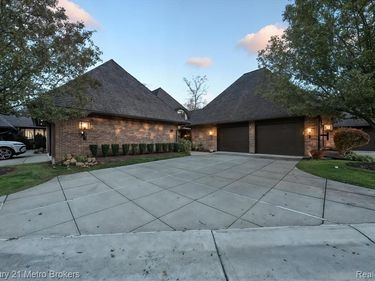 9095 S Saginaw Road, Grand Blanc, MI 48439