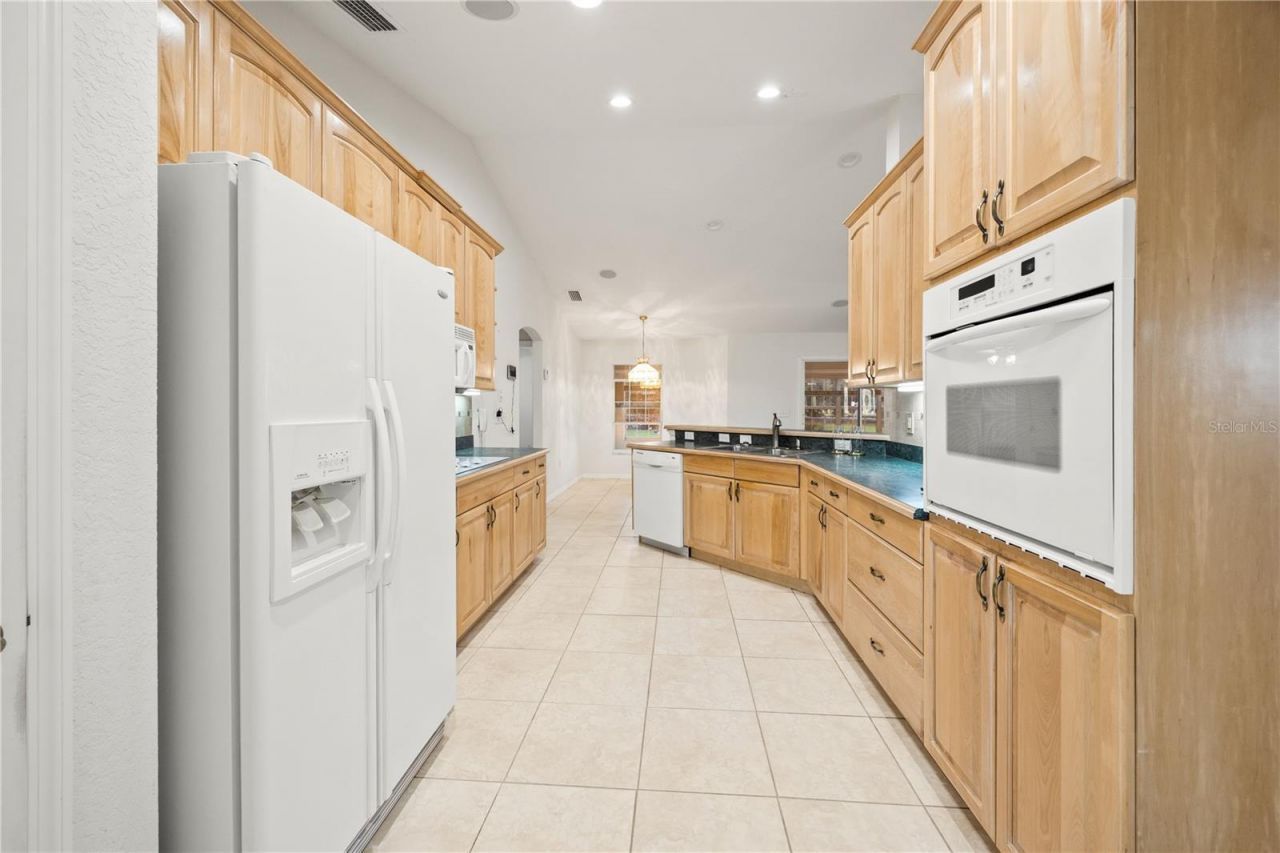 6208 SE 54th Trail, Center Hill, FL 33514 Photo