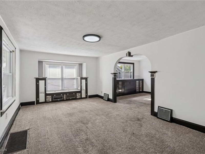 1674 Betz Drive, Akron, OH 44306 Photo 9