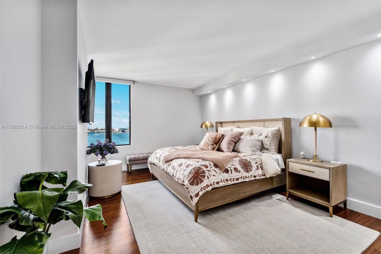 520 Brickell Key Dr, Unit A1716, Miami, FL 33131 Photo