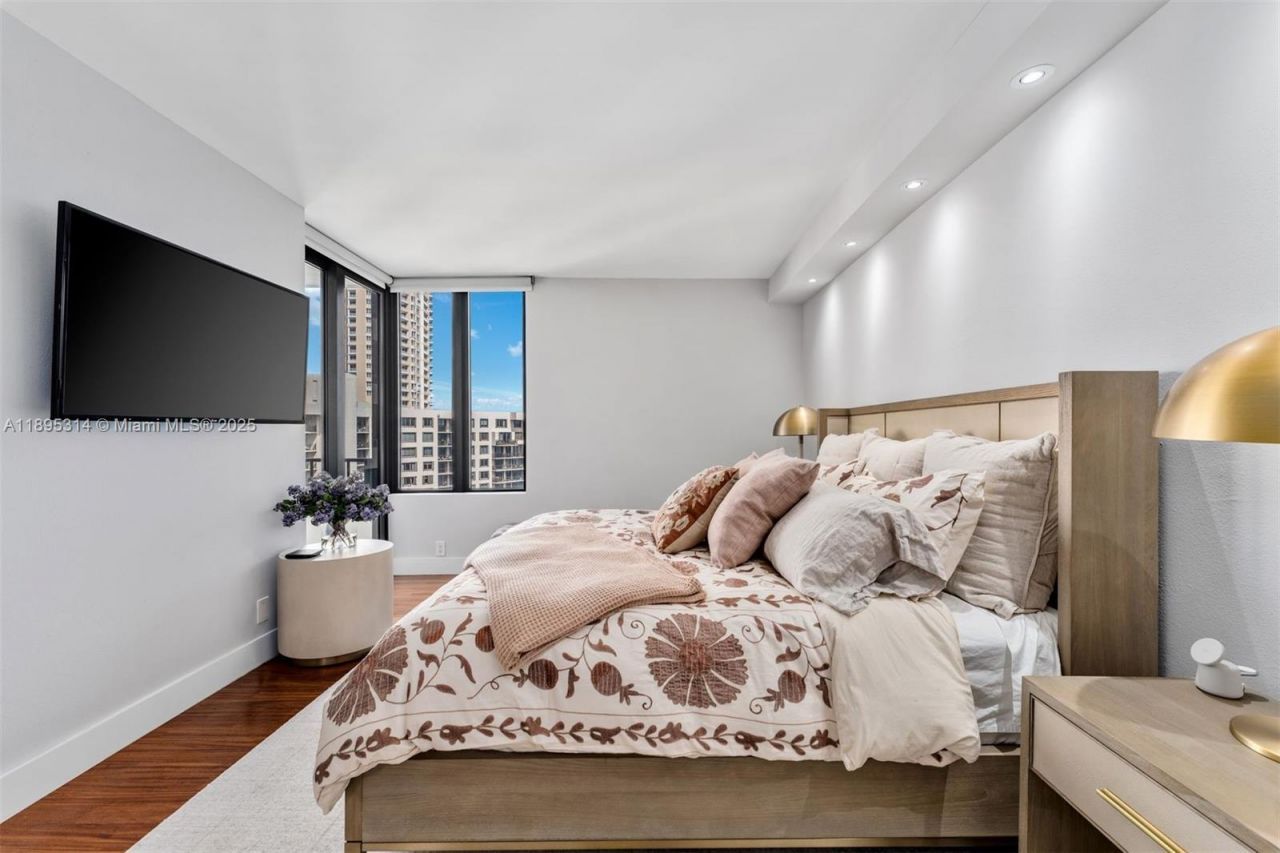 520 Brickell Key Dr, Unit A1716, Miami, FL 33131 Photo