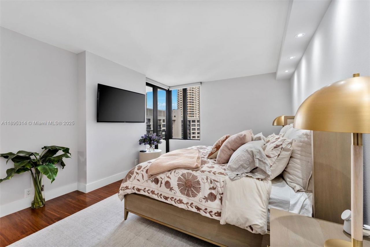 520 Brickell Key Dr, Unit A1716, Miami, FL 33131 Photo