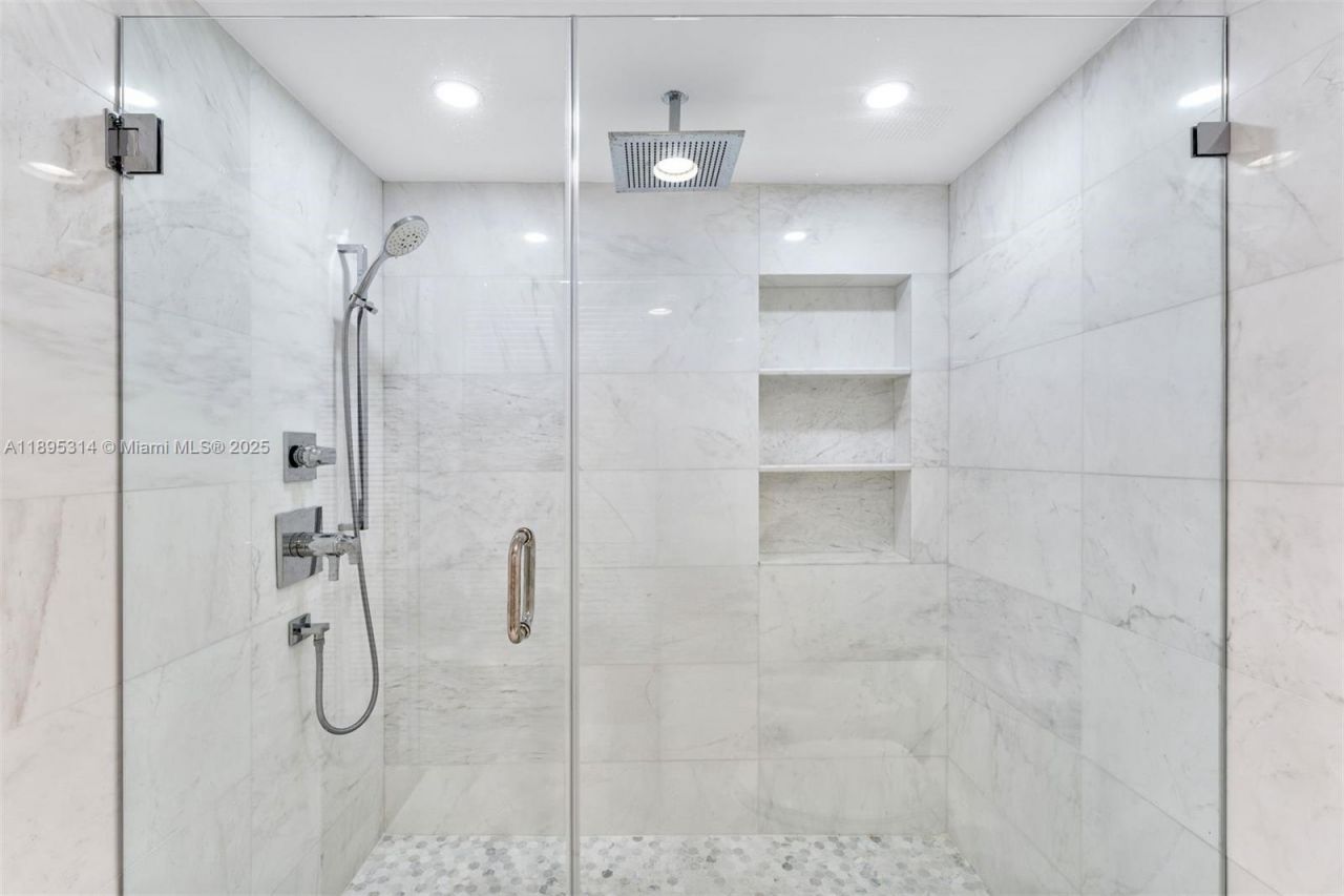 520 Brickell Key Dr, Unit A1716, Miami, FL 33131 Photo