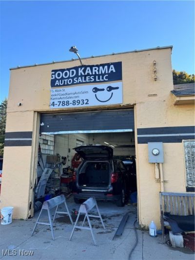 1379 S Main Street, Akron, OH 44301