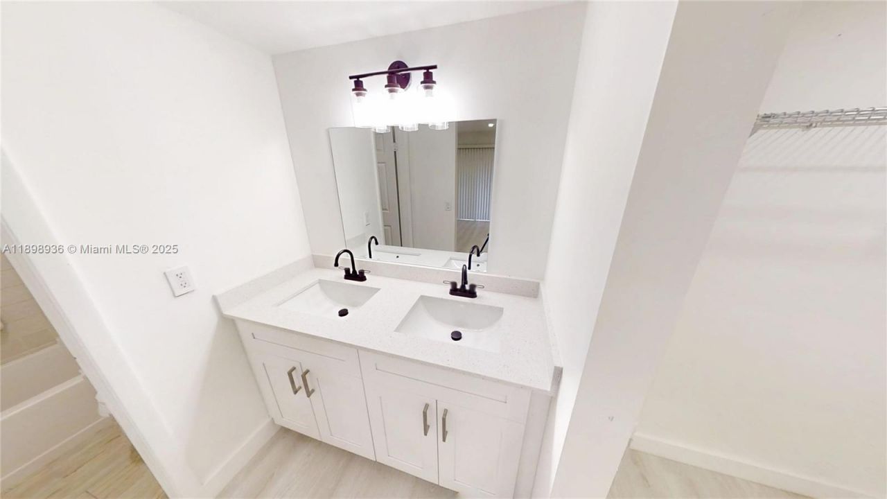 20230 NE 3rd Ct, Unit 6, Miami, FL 33179 Photo