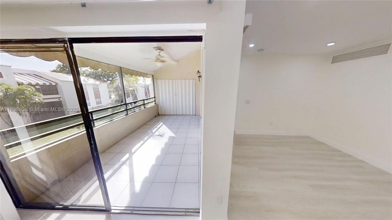 20230 NE 3rd Ct, Unit 6, Miami, FL 33179 Photo