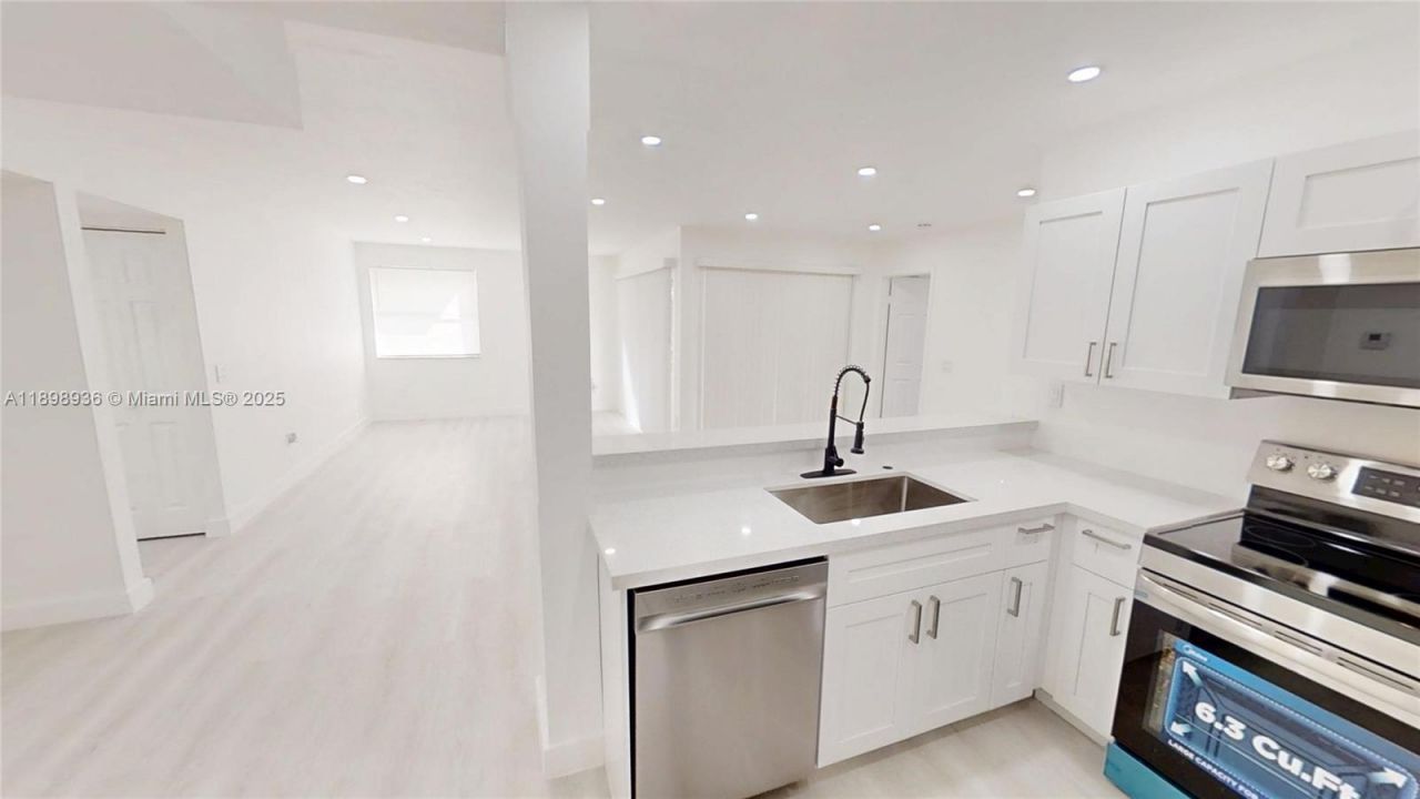 20230 NE 3rd Ct, Unit 6, Miami, FL 33179 Photo