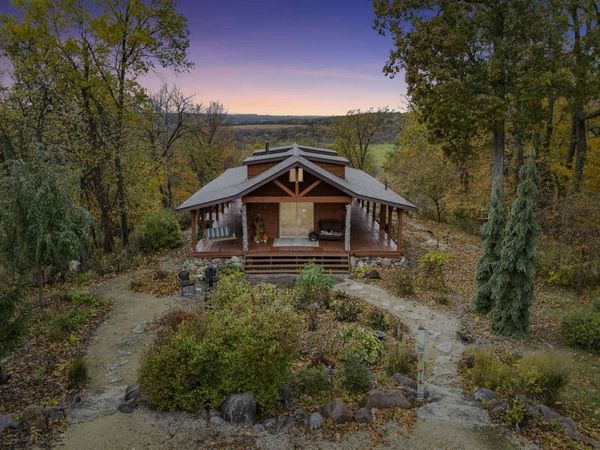 530 Spike Buck Lane , Harpers Ferry, IA 52146