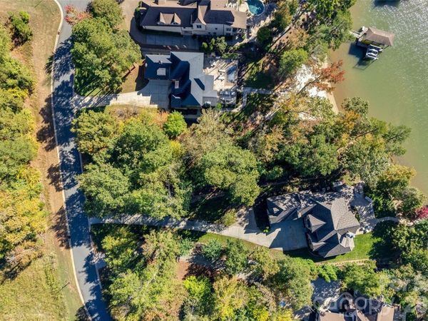 3305 Lake Pointe Drive , Belmont, NC 28012