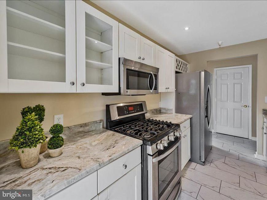 6522 Lake Park Drive, Unit 105, Greenbelt, MD 20770 Main Photo