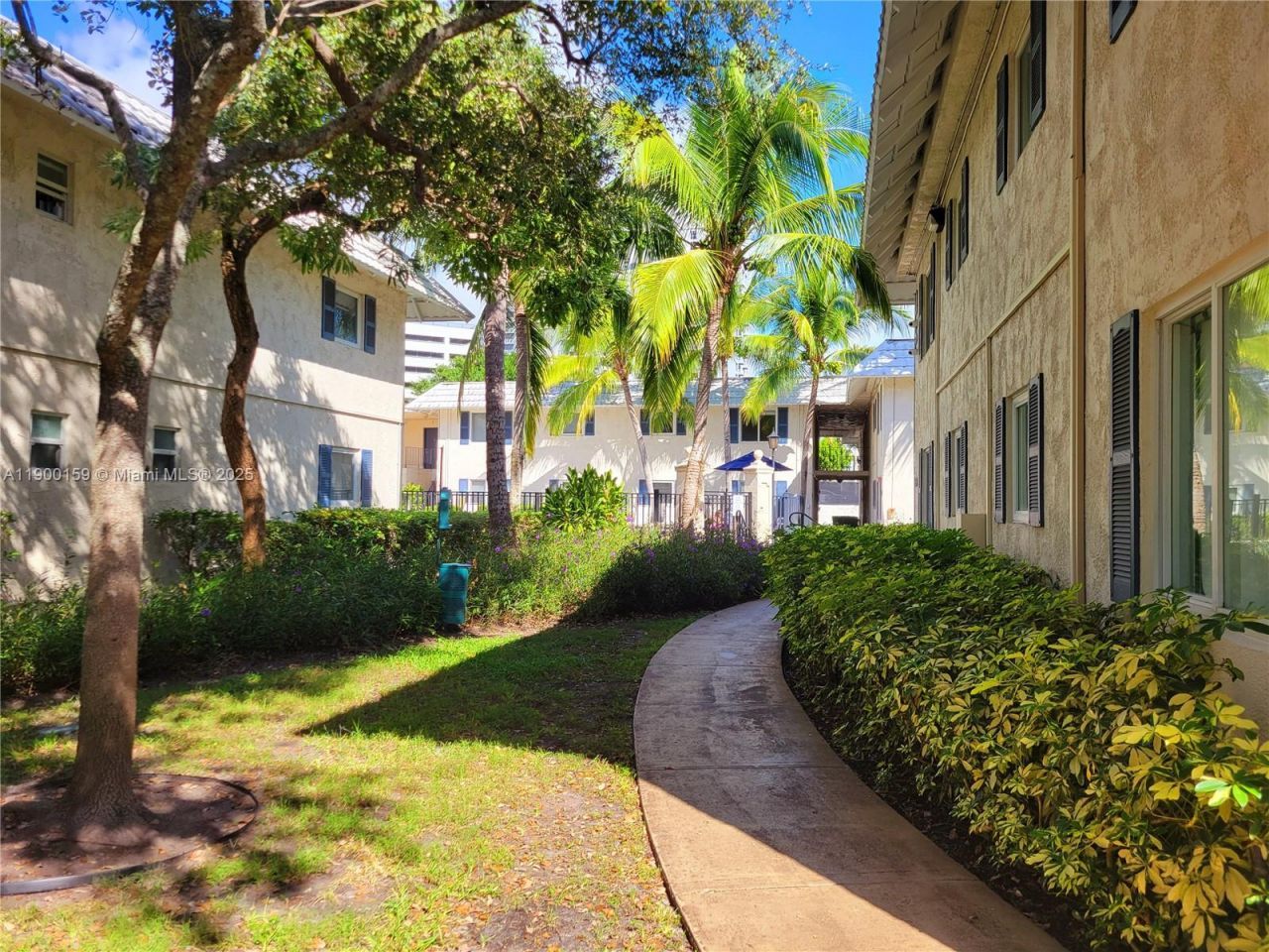 8609 SW 68th Ct, Unit 5, Pinecrest, FL 33156 Photo