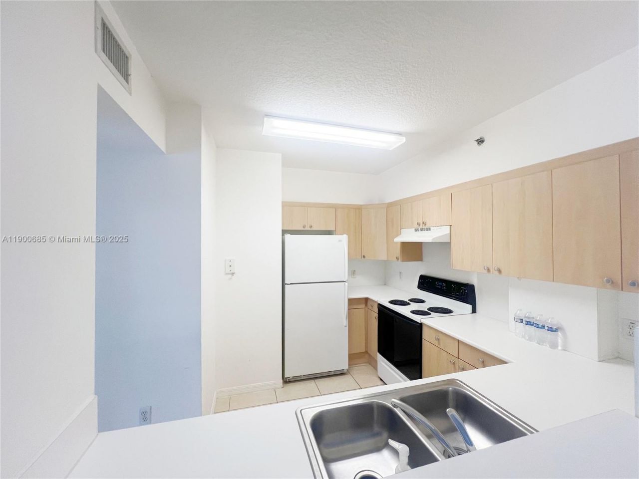 9340 Fontainebleau Blvd, Unit W206, Miami, FL 33172 Photo