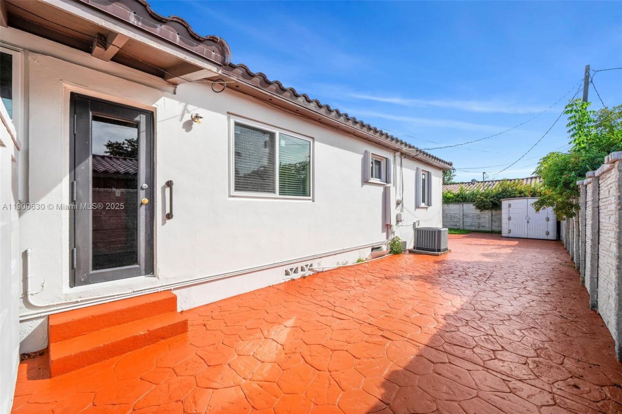 6150 SW 15th St, West Miami, FL 33144 Photo