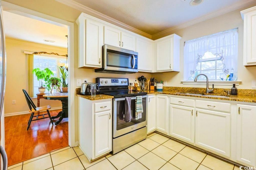 2033 Chadbury Ln. Photo 10