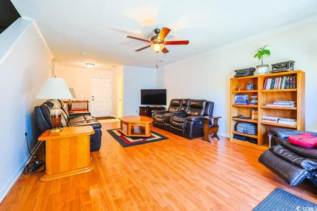 2033 Chadbury Ln. Photo 2