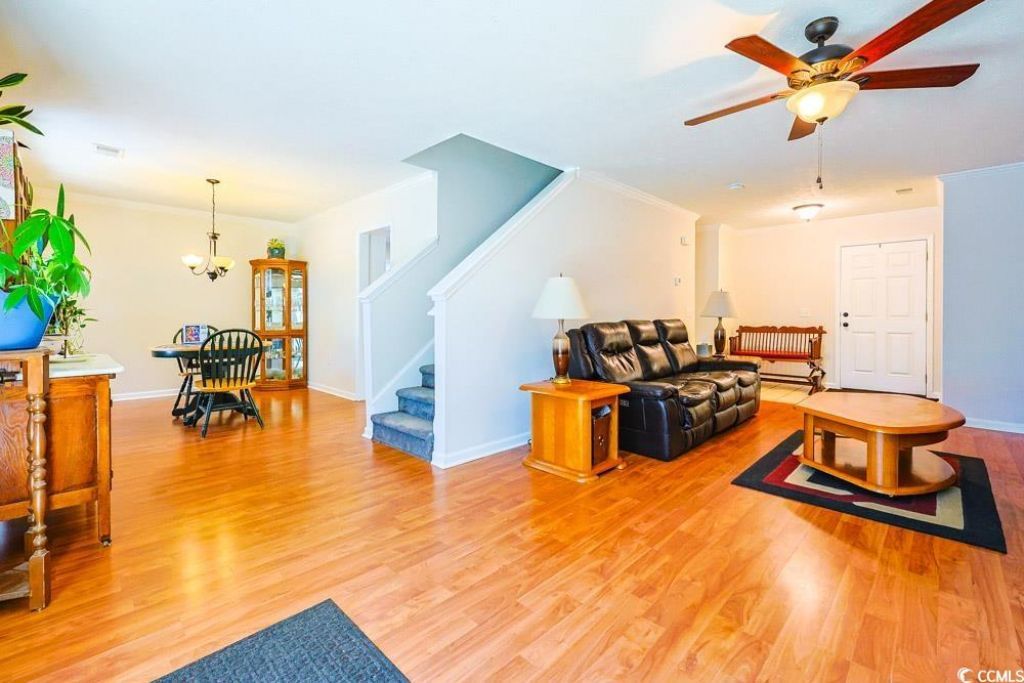 2033 Chadbury Ln. Photo 3