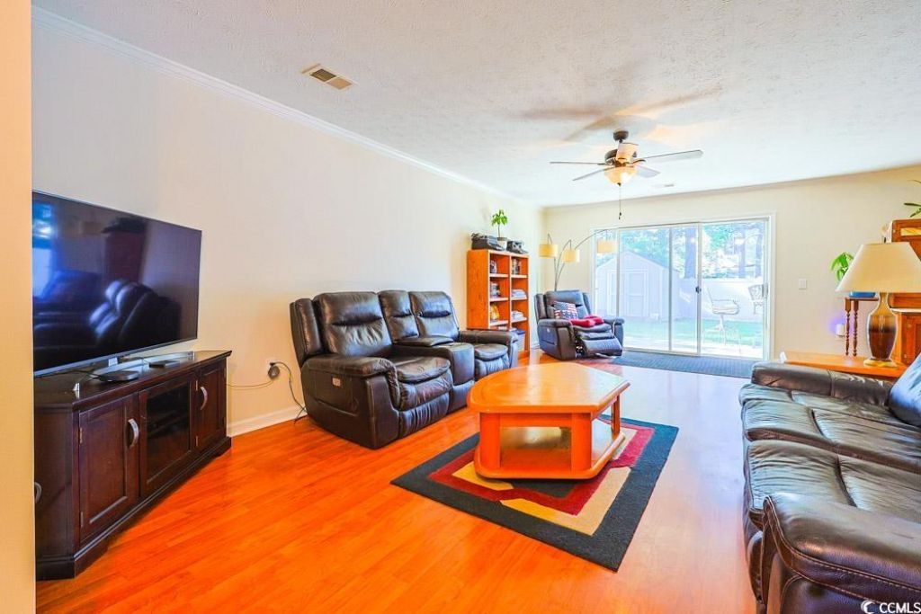 2033 Chadbury Ln. Photo 4