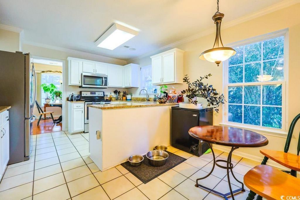 2033 Chadbury Ln. Photo 5