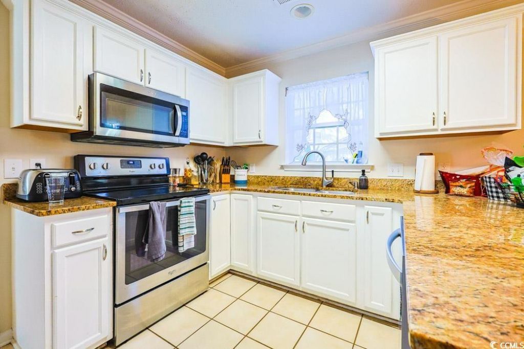 2033 Chadbury Ln. Photo 6