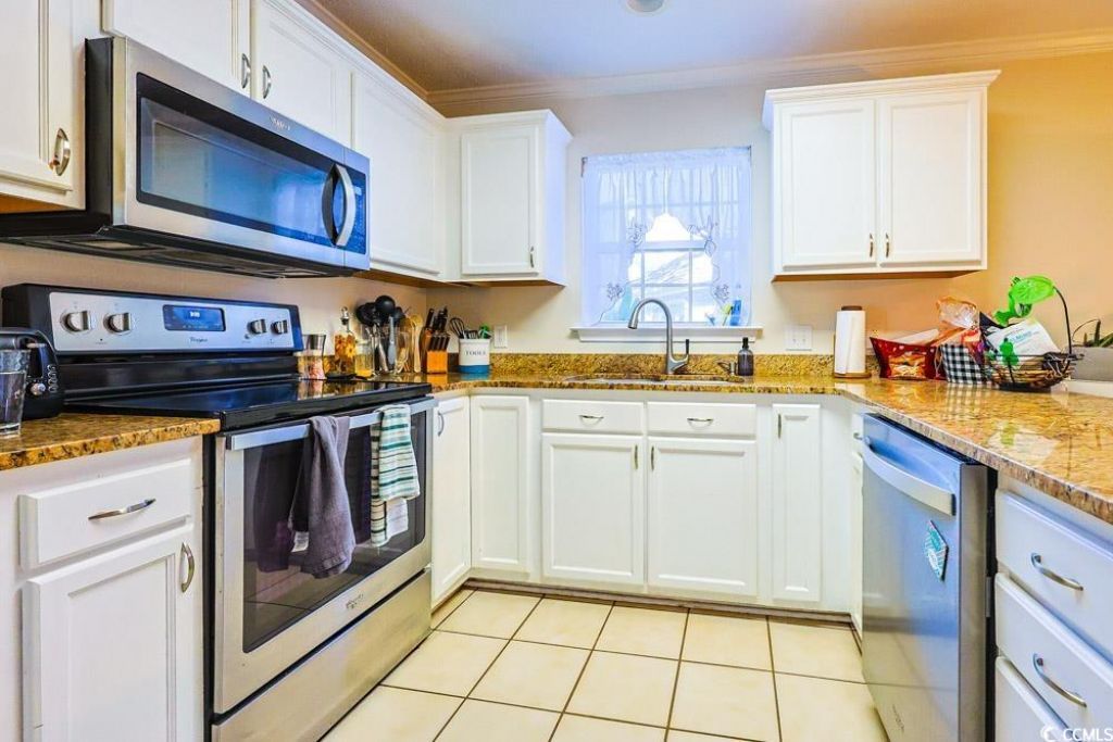 2033 Chadbury Ln. Photo 8