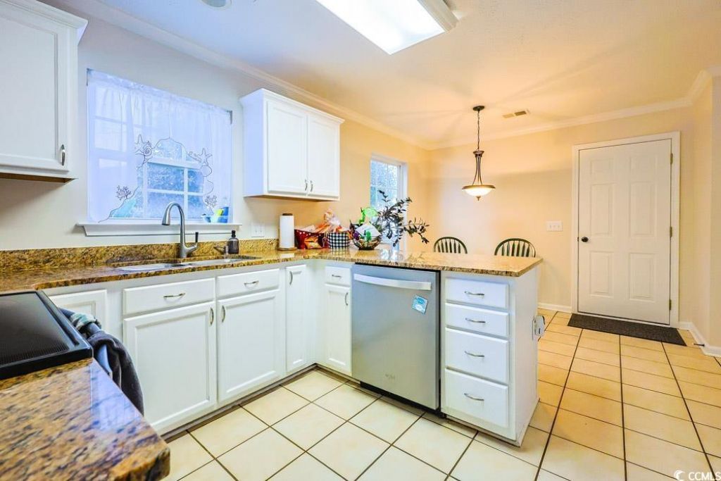 2033 Chadbury Ln. Photo 9