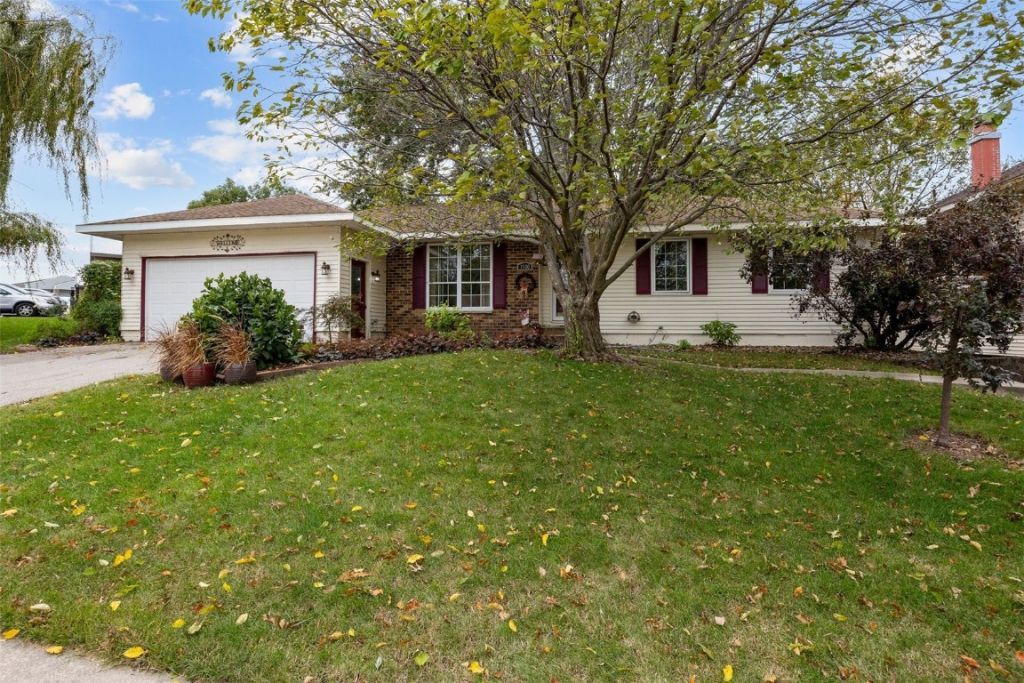 1300 35th Street, Marion, IA 52302 Main Photo