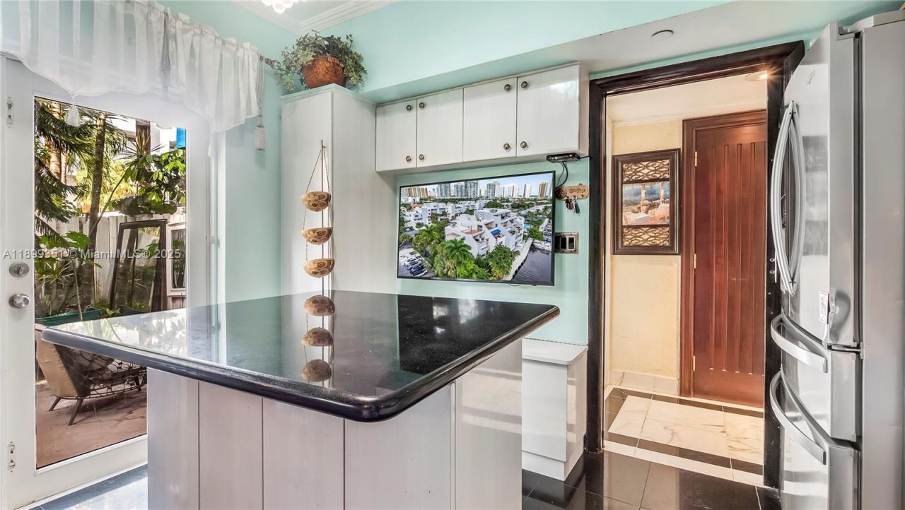 430 Poinciana Island Dr, Unit 1710, Sunny Isles Beach, FL 33160 Photo