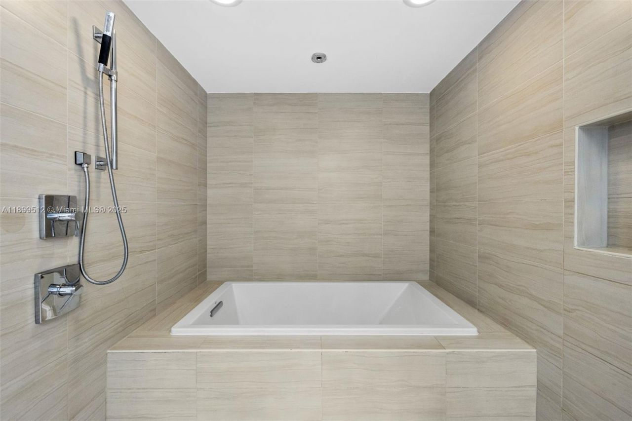 1180 N Federal Hwy, Unit 1102, Fort Lauderdale, FL 33304 Photo