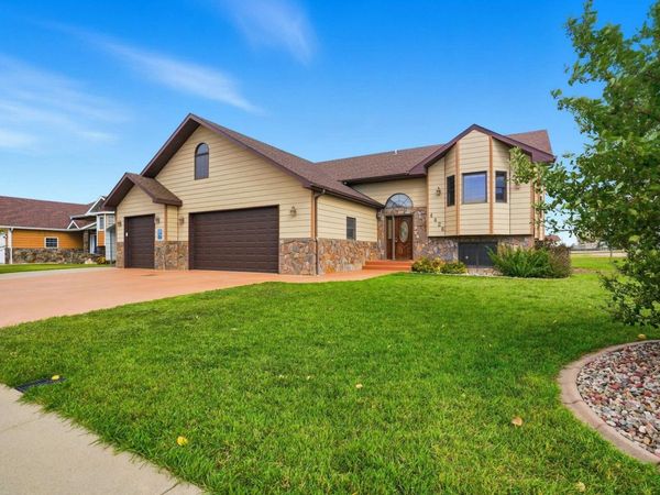 4426 PARKVIEW DR, Rapid City, SD 57701