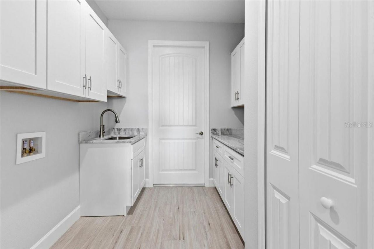 5217 Willow Lake Court, Sarasota, FL 34233 Photo