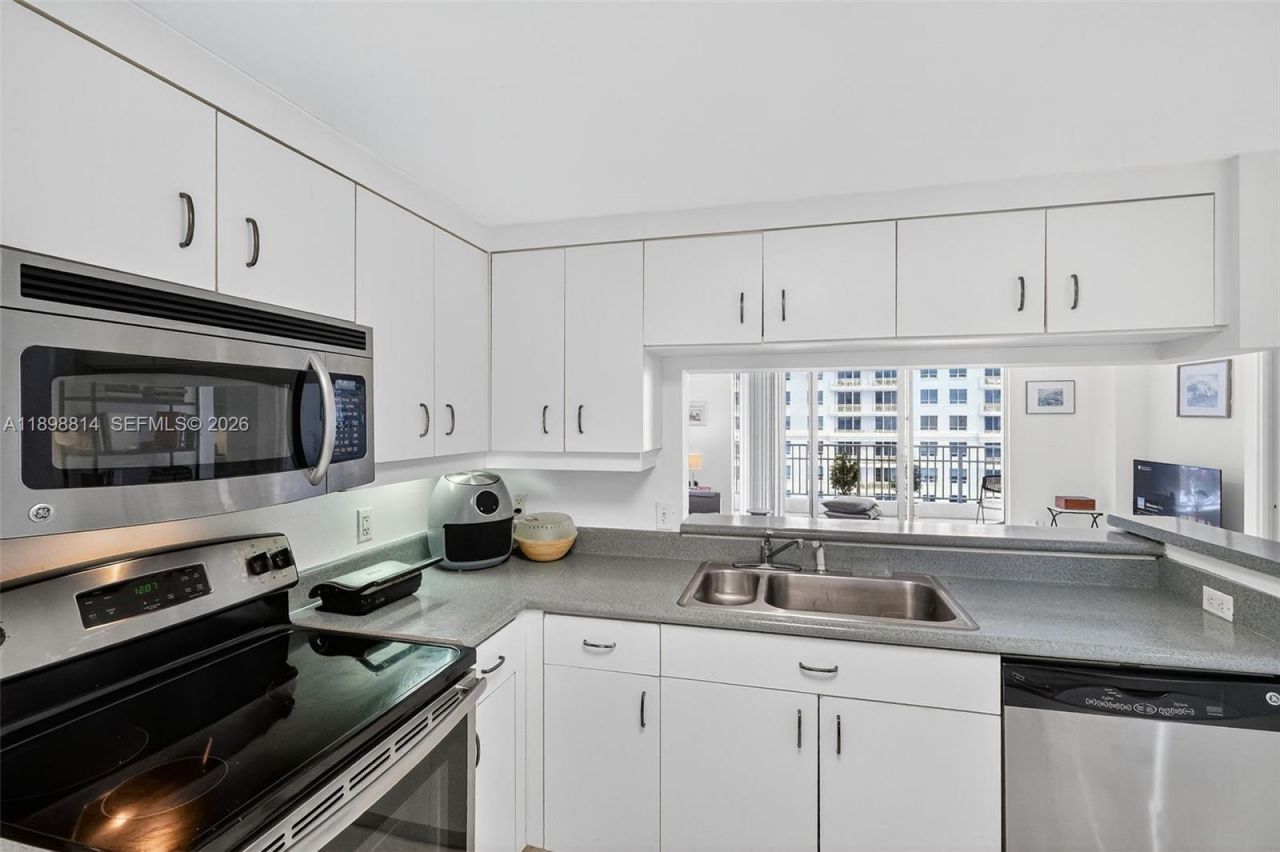 701 Brickell Key Blvd, Unit 1108, Miami, FL 33131 Photo