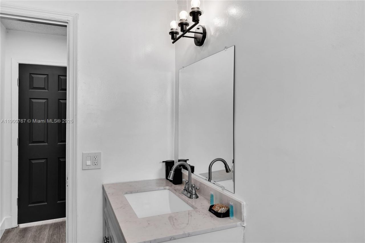 7471 Hope St, Hollywood, FL 33024 Photo