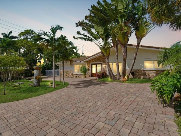 3901 NE 25th Ave, Lighthouse Point, FL 33064