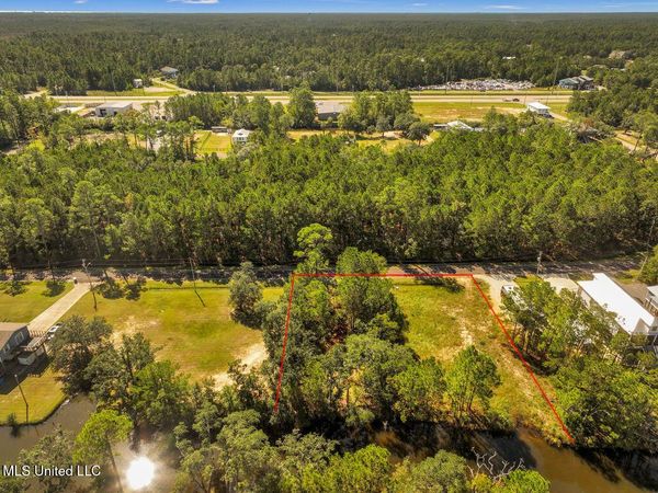 5082 2nd Avenue, Bay Saint Louis, MS 39520