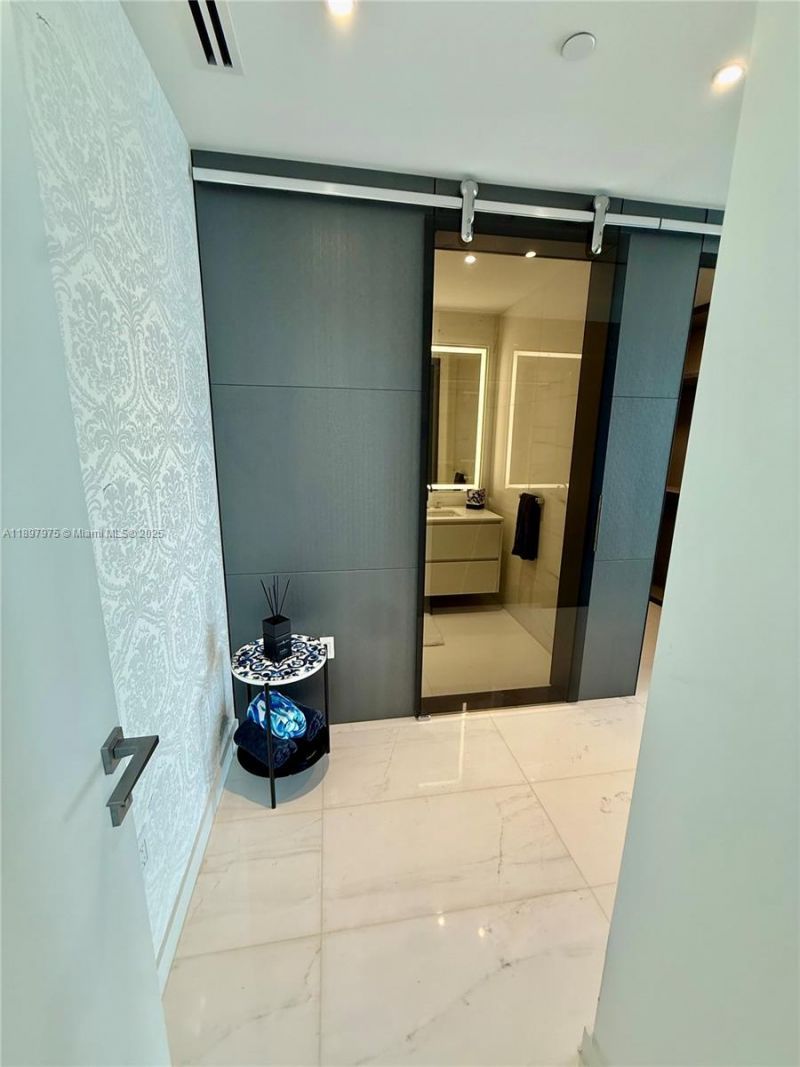 300 Biscayne Blvd Way, Unit 2306, Miami, FL 33131 Photo