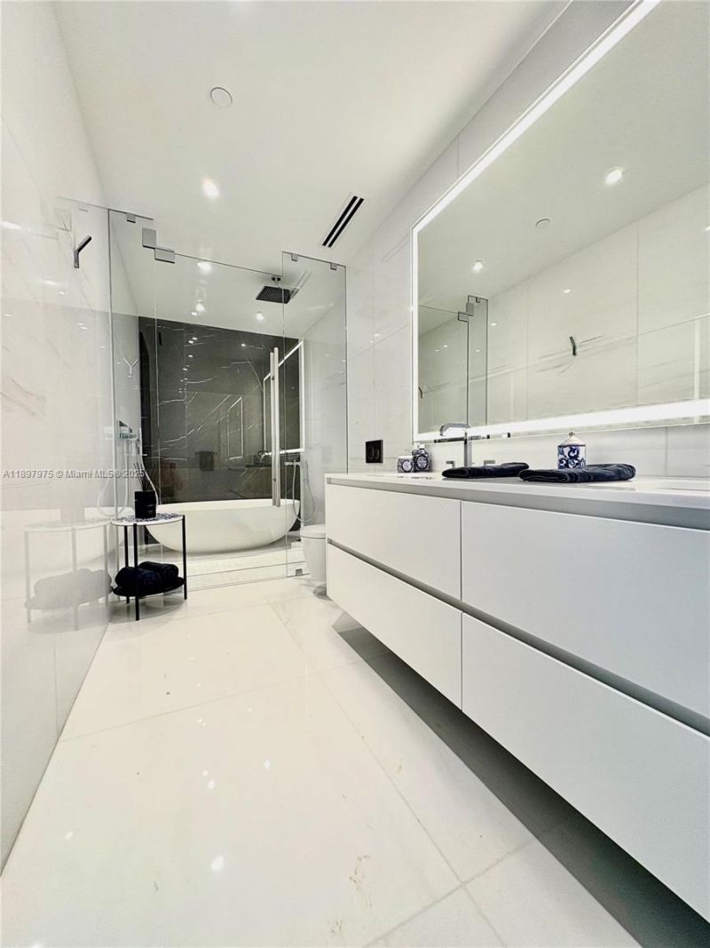 300 Biscayne Blvd Way, Unit 2306, Miami, FL 33131 Photo