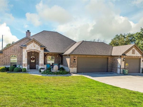 101 Timber Trail , Runaway Bay, TX 76426