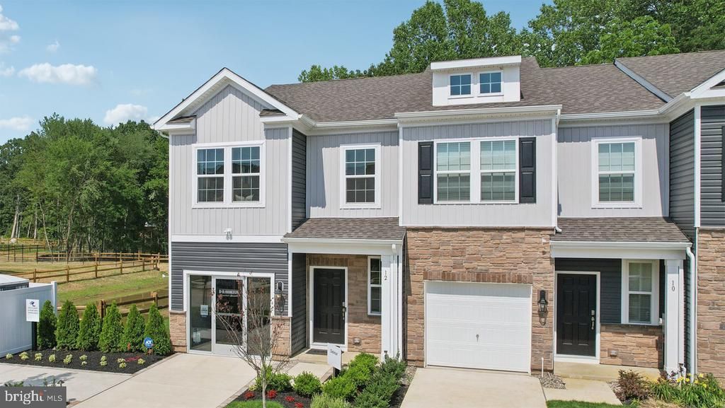 24 Reagan Drive, Runnemede, NJ 08078 Main Photo