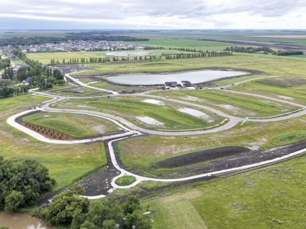 8138 75th Street S, Horace, ND 58047