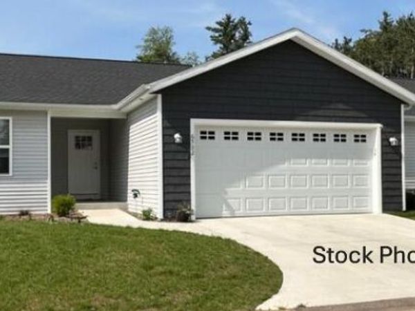 725 Heritage Woods Lane, Paw Paw, MI 49079