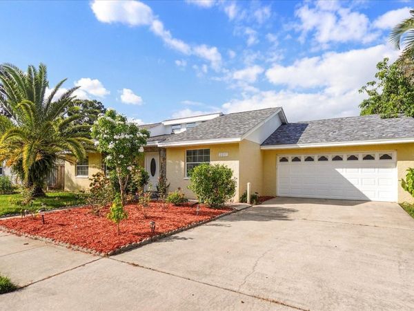 2217 65TH PLACE N, ST PETERSBURG, FL 33702