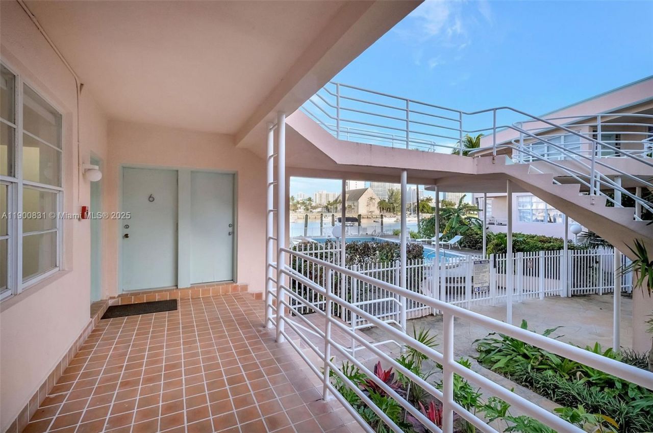 6881 Bay Dr, Unit 7, Miami Beach, FL 33141 Photo