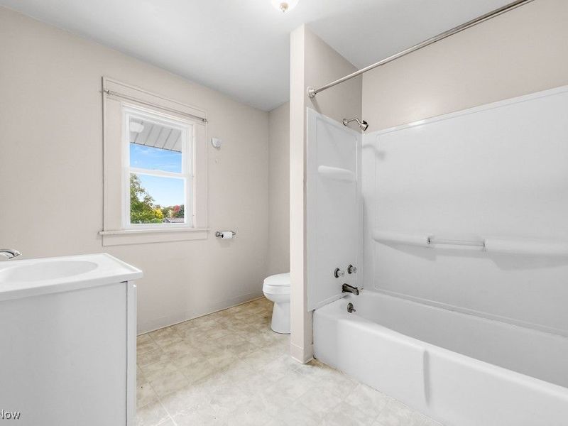 2408 S Linden Avenue, Alliance, OH 44601 Photo 12