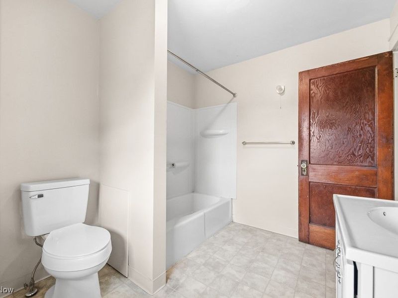 2408 S Linden Avenue, Alliance, OH 44601 Photo 14