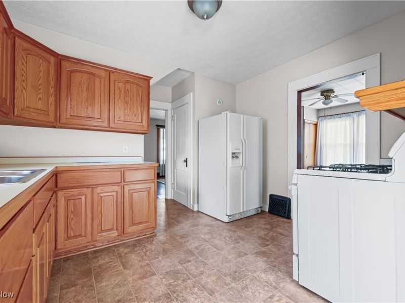 2408 S Linden Avenue, Alliance, OH 44601 Photo 18