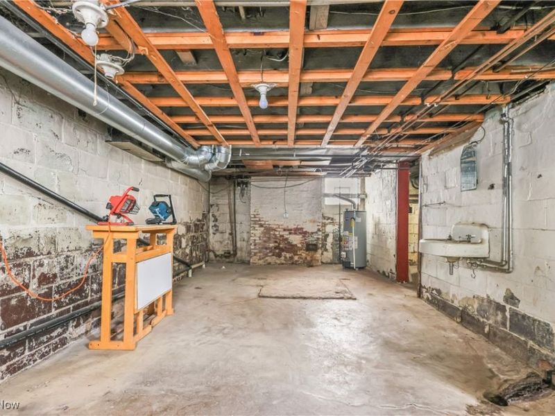 2408 S Linden Avenue, Alliance, OH 44601 Photo 32