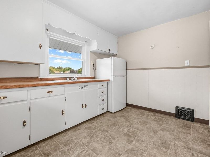 2408 S Linden Avenue, Alliance, OH 44601 Photo 5